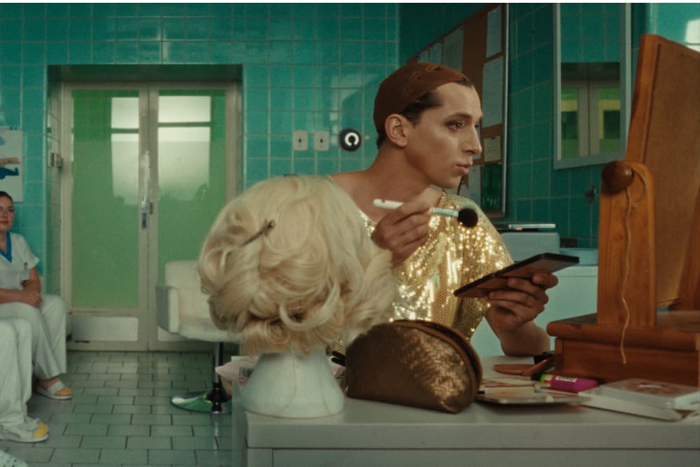 ‘Chica Checa’ Review: Šimon Holý’s Czech Comedy-Drama Fumbles With Potential - Reviews & Analysis feature image