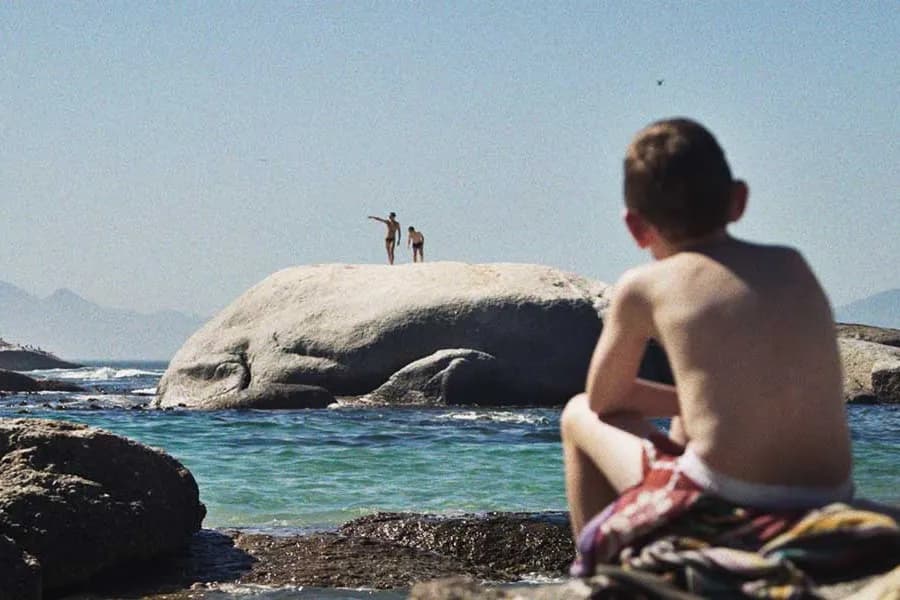 ‘The Smell of Apples’ Review: A Sun-Soaked but Chilling View of Apartheid-Era Privilege - Reviews & Analysis feature image